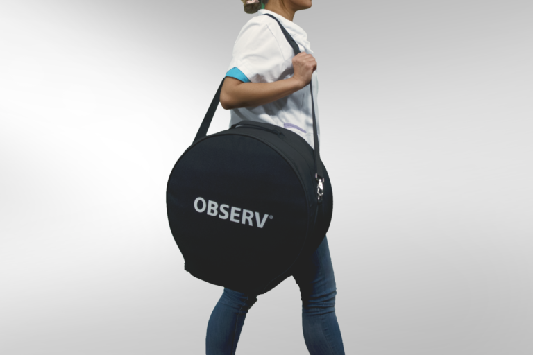 131001 Expert carries observ bag